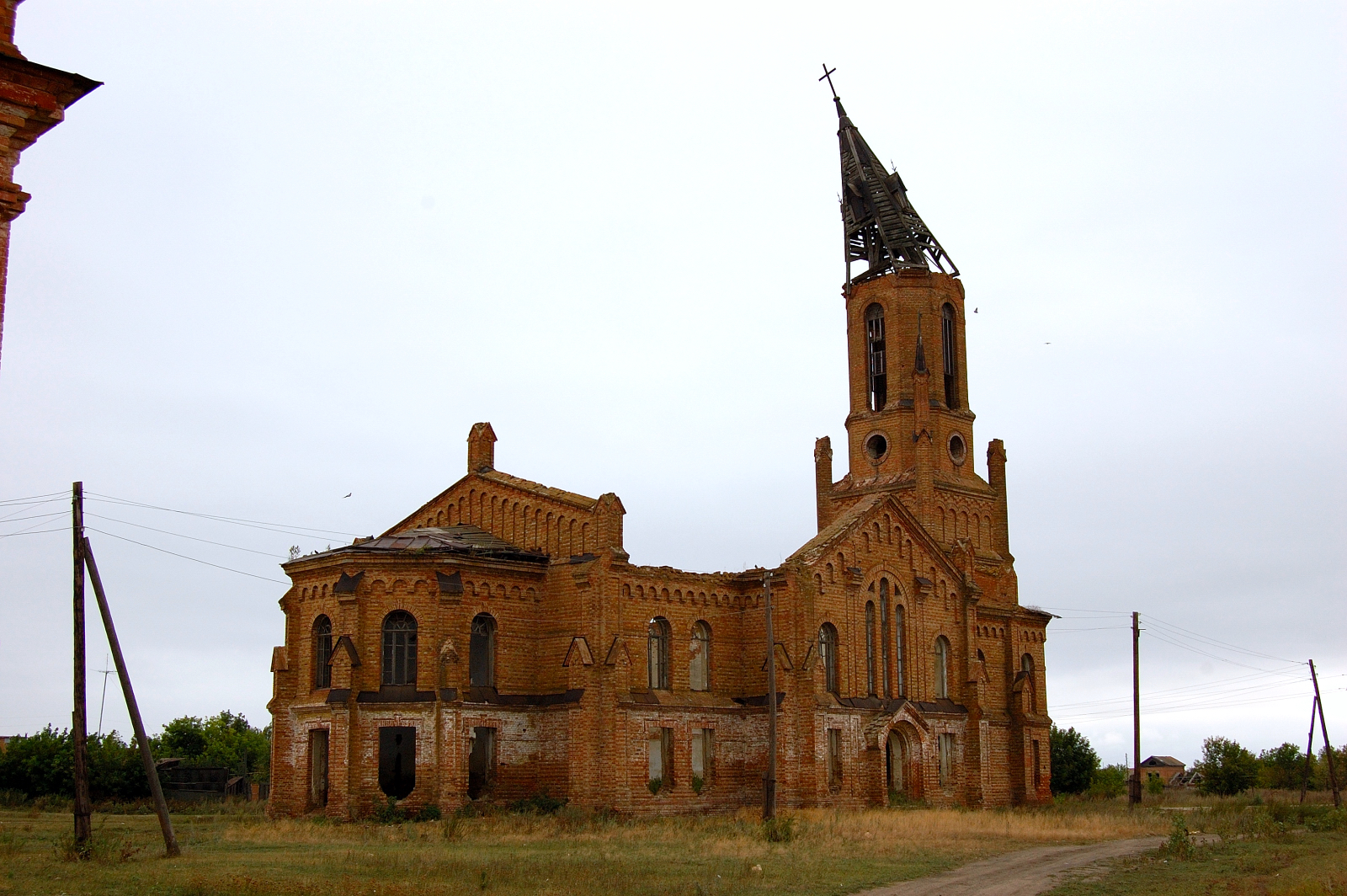 The ruins of the magnificent church in Messer. Source: Steve Schreiber (2006).