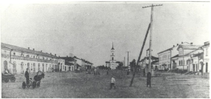 "Soviet Square" in Katharinenstadt looking toward the Lutheran Church (1928). Source: wolgaheimat.net