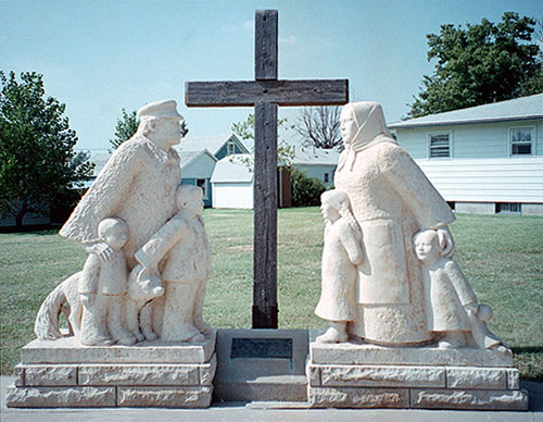 Pioneer Statue in Victoria. Source: Golden Jubilee Booklet.