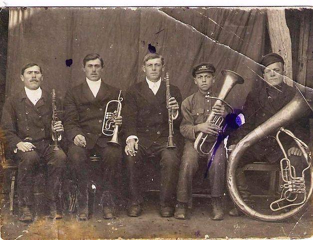 Musicians in the colony of Degott: Valdin, Zacharias, Lorenz, & Johannes Eckel & Josef Schamber. Source: Alexandr Vayhel.