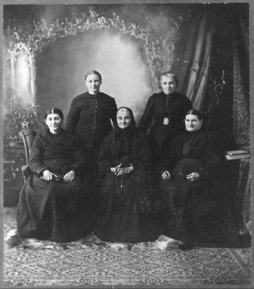 Volga German Women in Ellis. Front row: Agnes Schüler Karlin, Marcia Beilman Karlin, and  Anna Staab Karlin.  Back row: Dorothea Schütz Karlin and Anna Meier Karlin. [Posted with permission. KansasMemory.org -  Kansas State Historical Society. Copy and Reuse Restrictions Apply.]