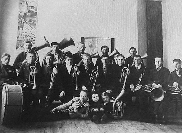 Band in Katharinenstadt. With the picture of Stalin, this photo has to be from the Soviet Era. Source: Nikolai Trautwein