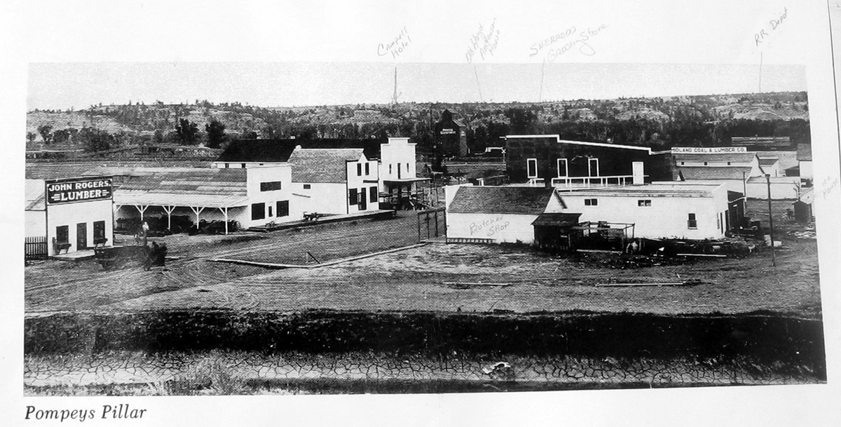 Panorama of Pompey's Pillar, Montana. Source: Leigh R. Larson.