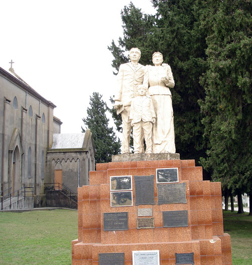 Brasilera monument to the founders. Source: Graciela Gulino.