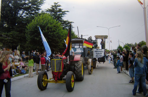 Parade of the Volga Germans descendants during the 130th anniversary celebration on January 5, 2008. Photograph courtesy of Gerardo Waimann. 