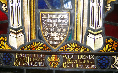 Dedication from the Adam Weimann family who donated one vitraux (stained glass window) to the Colonia Hinojo church. The glass was made in Germany. Photograph courtesy of Gerardo Waimann.