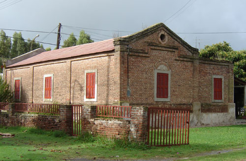 Old Volga German house in Colonia Hinojo. Photographs courtesy of Gerardo Waimann (2008). 