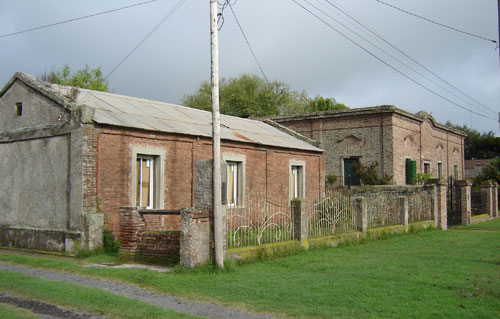 Old Volga German house in Colonia Hinojo. Photographs courtesy of Gerardo Waimann (2008). 