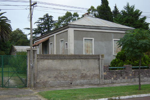 Parish house in Colonia Hinojo. Photograph courtesy of Gerardo Waimann (2008). 