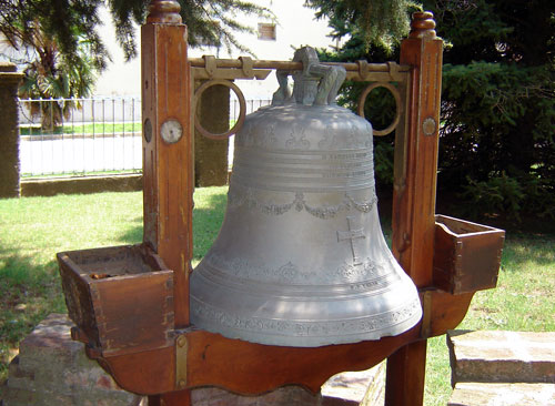 First bell of San José which was purchased in Europe.  Source: Gerardo Waimann. (2008)