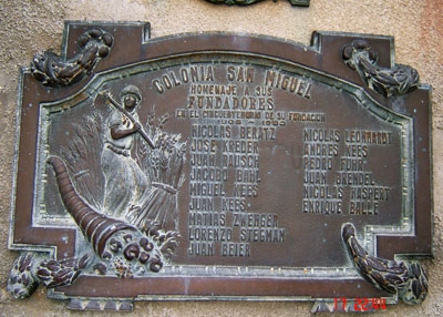 Plaque honoring the founders of San Miguel Arcángel. Photo courtesy of Gerardo Waimann.