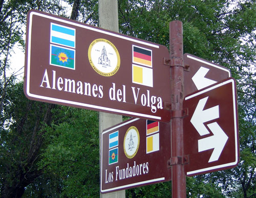 Directional signs in San Miguel Arcángel. Photo courtesy of Gerardo Waimann.