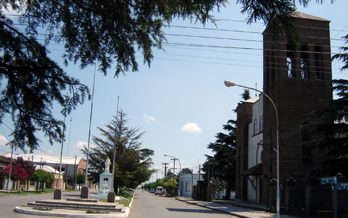 Street scene is Santa María (2008). Photo courtesy of Gerardo Waimann. 