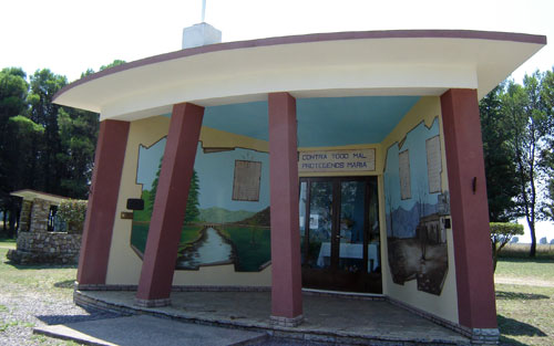 During the terrible drought and devastating famine of 1961-1962 in the Volga German zone, the village of Santa María made a promise of a chapel to the Virgin Mary if she would bring much needed rain. 