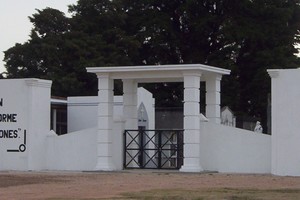 Entry to the Gilbert Cemetery Source: www.municipiogilbert.gov