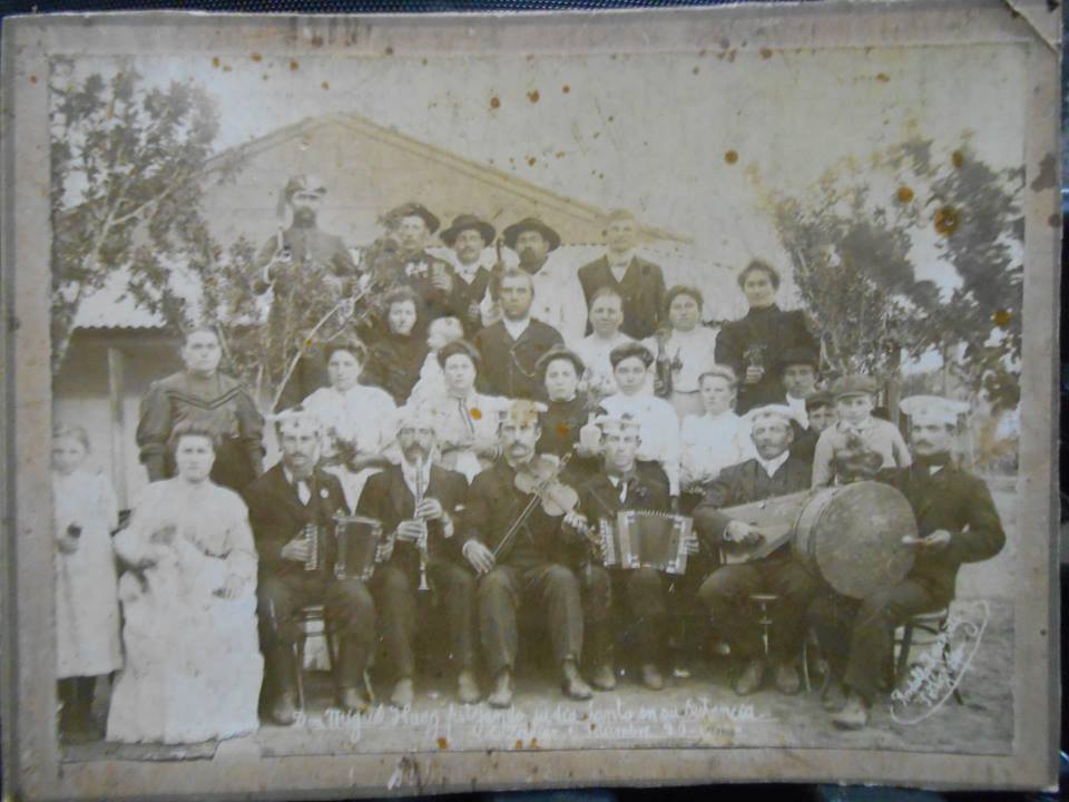 Celebration of the "Saint's Name Day" for Miguel Haag in the Volga German settlement of El Perdido in Buenos Aires Province, Argentina on 2 September 1900. Photo courtesy of Elbio Simon.