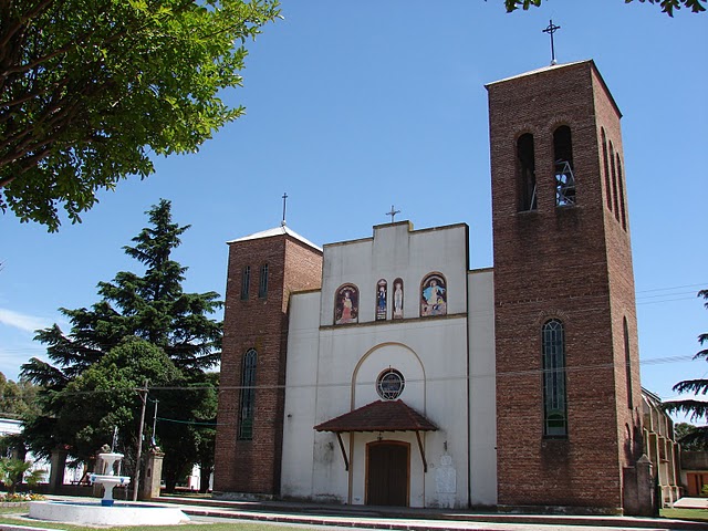 Catholic church in Santa María (2008).  Source: Unser Leit Volga.