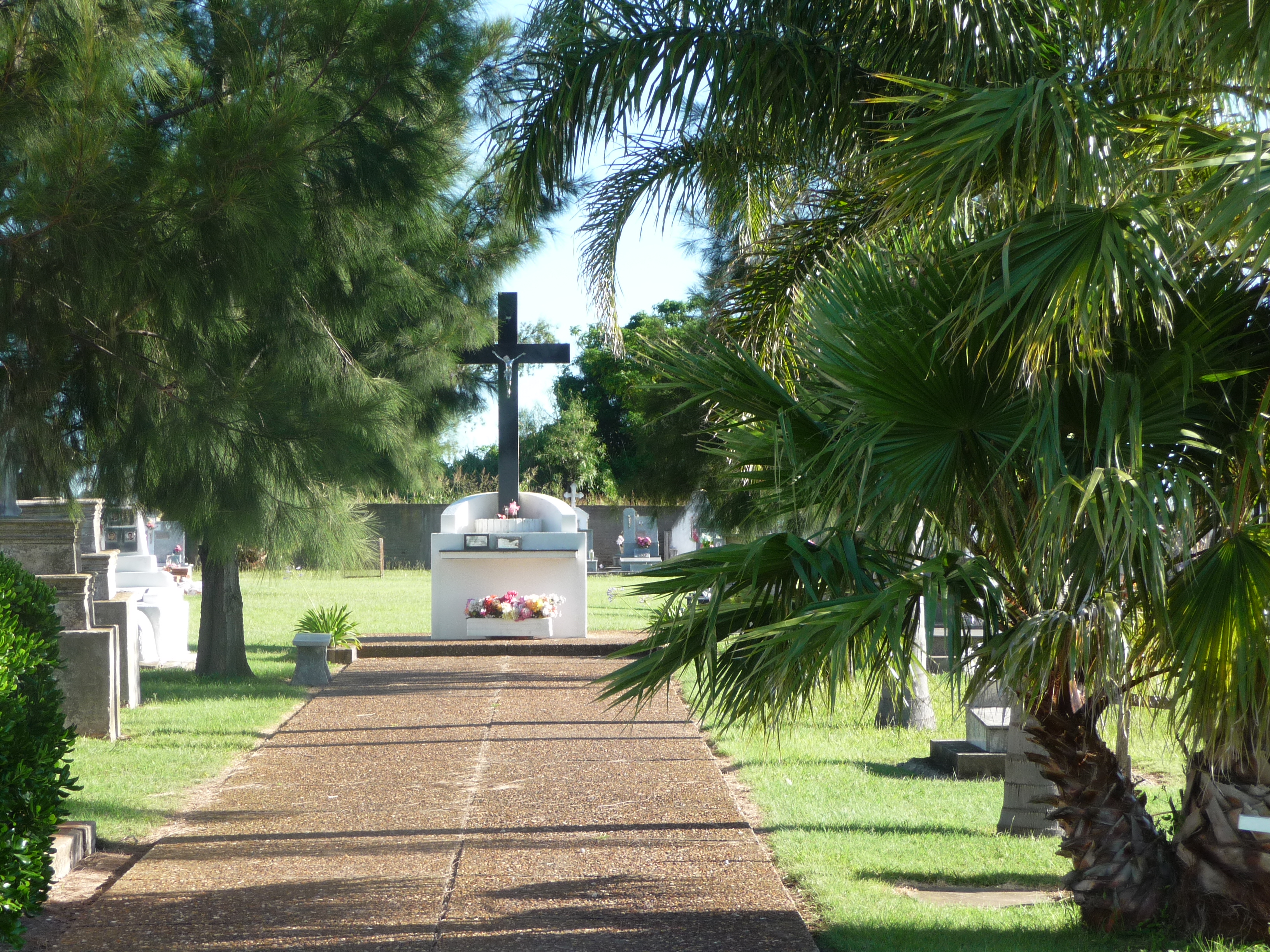 Cemetery near Spatzenkutter. Source: Oscar Herrlein.