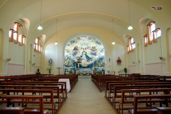 Catholic church in Valle Maria - interior. Source: Frank Jacobs.