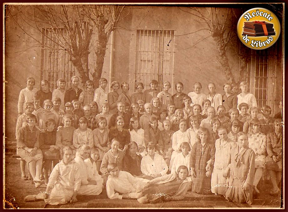 Congregación Evangélica Alemana. Confirmation Class (circa 1920) Source: Rescate de Libros.