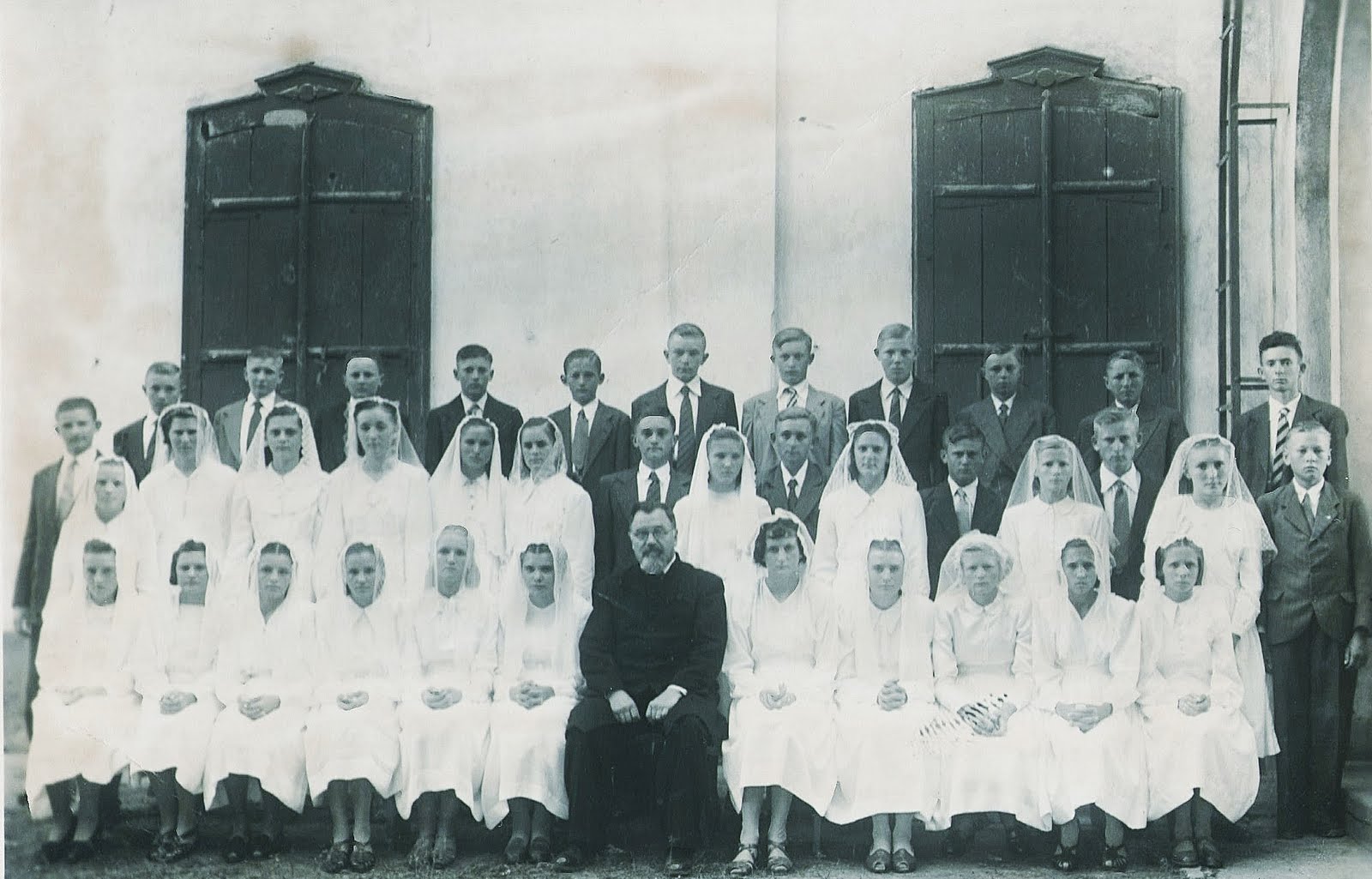 San Antonio Confirmation with Pastor Riffel (1952) Source: pastorjakobriffel.blogspot.com