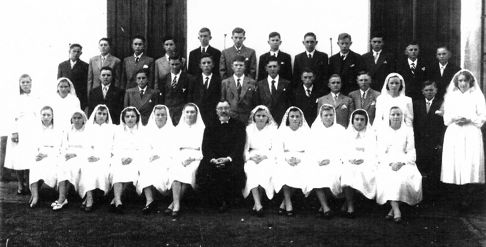 San Antonio Confirmation  with Pastor Riffel (1954) Source: pastorjakobriffel.blogspot.com