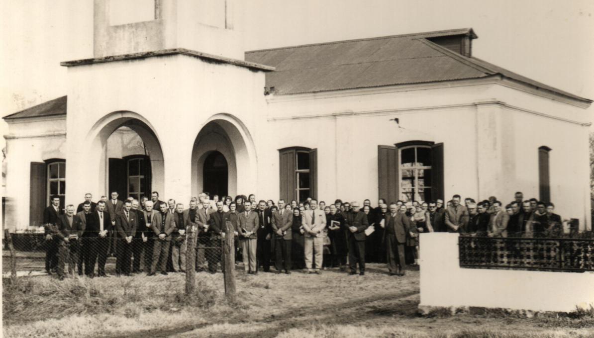 Old Church (Bethaus) in San Antonio (1965) the day before it was demolished to make way for the new church. Source: Martin Schultheis.