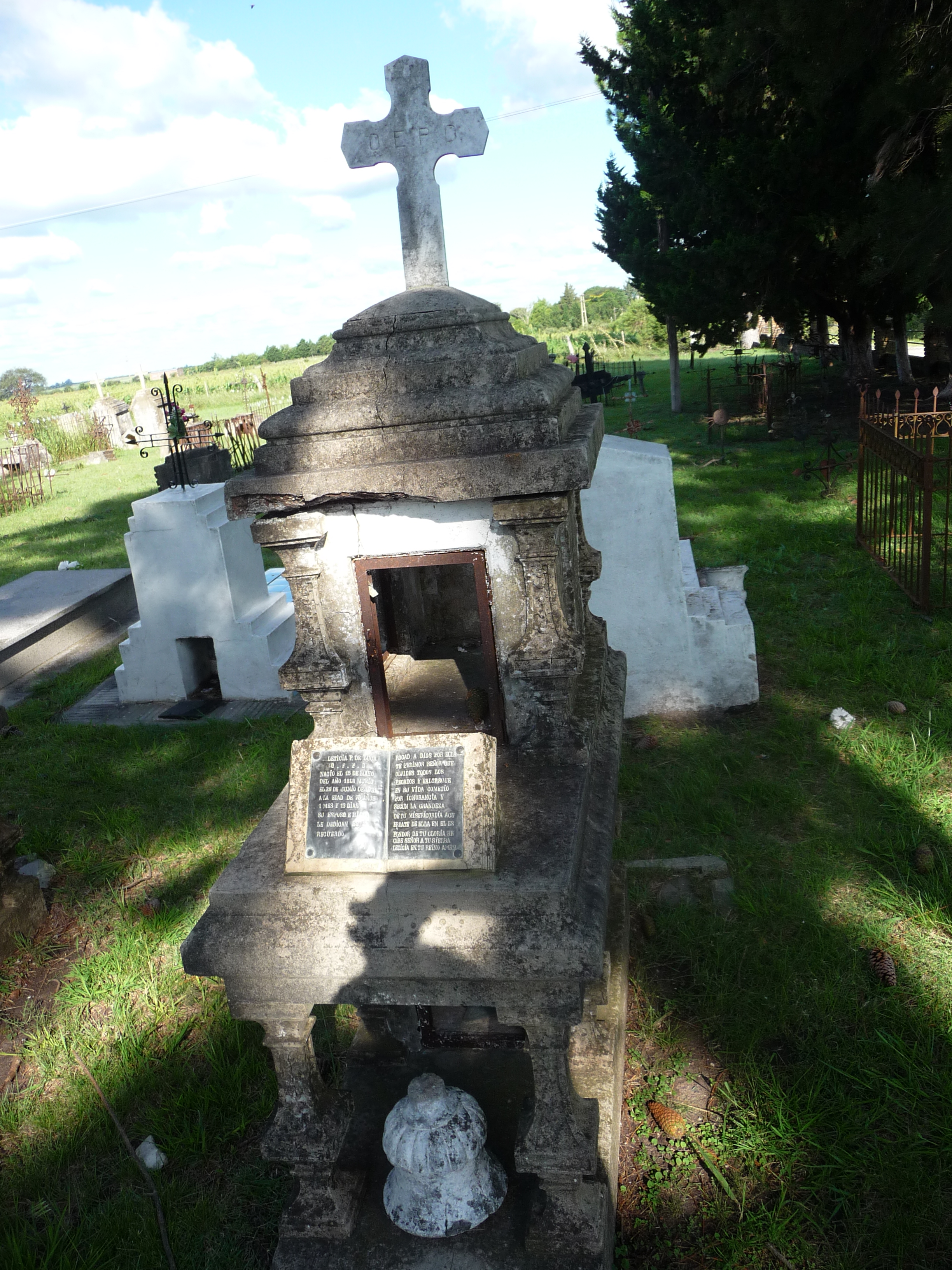 Church cemetery in Santa Maria. Source: Oscar Herrlein.