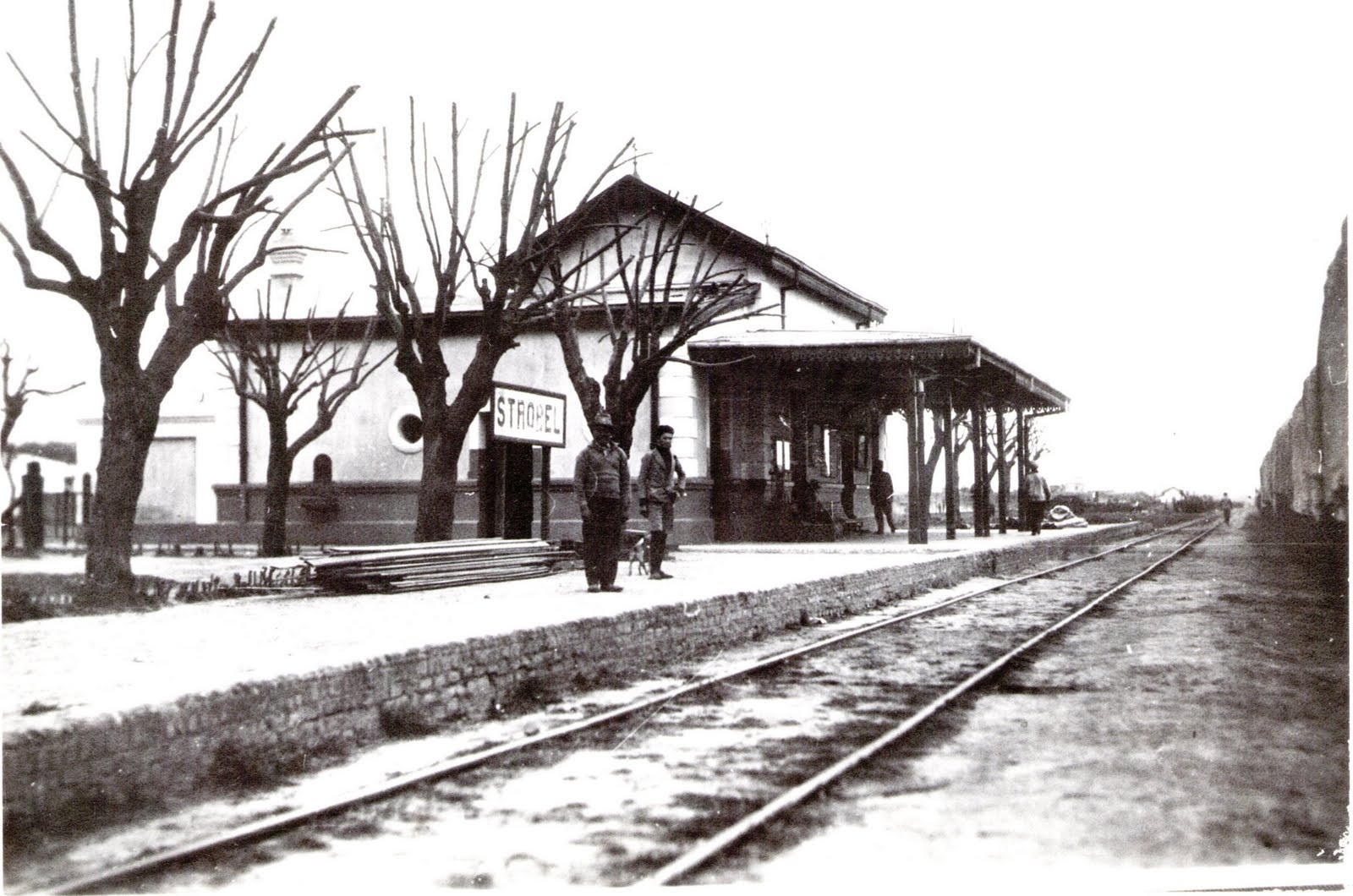 Train Station in Strobel (1955) Source: diamantinas.blogspot.com