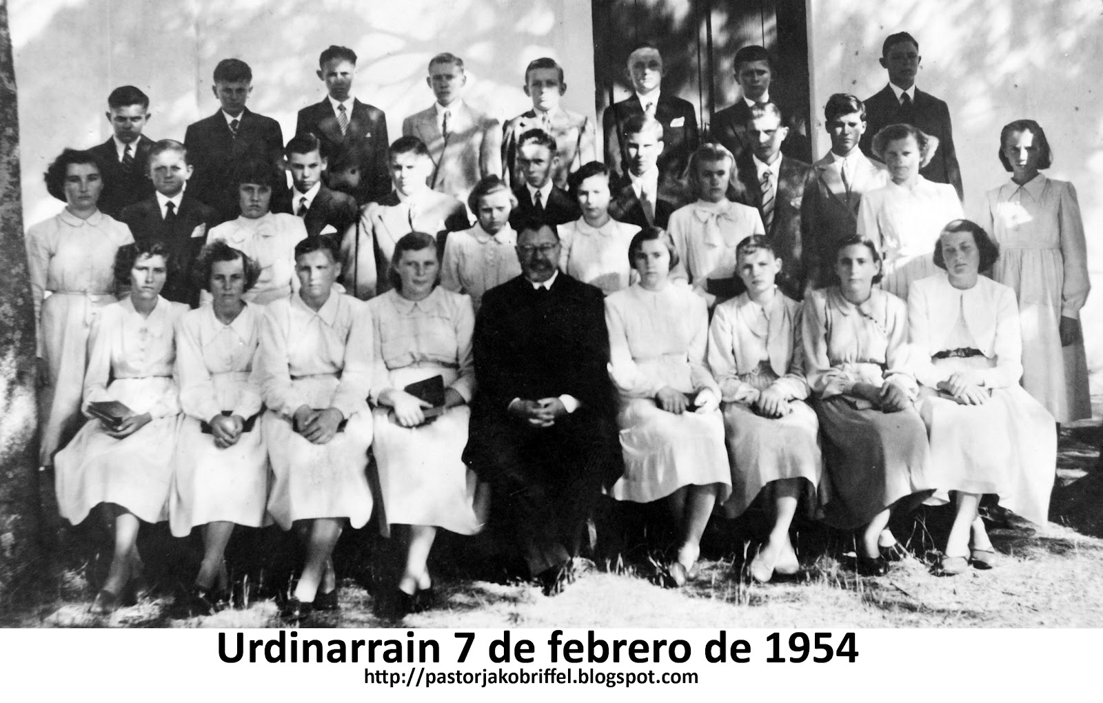 Confirmation (7 February 1954) Lutheran Church in Urdinarrain with Pastor Riffel Source: pastorjakobriffel.blogspot.com