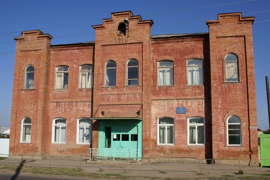 Katharinenstadt Oberstadt school (2008). Source: wolgadeutsche.net