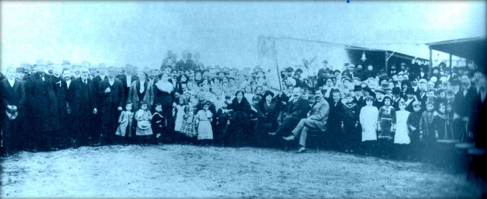 The dedication of the first school in San José (19 July 1914). Source: Luis E. Roldán