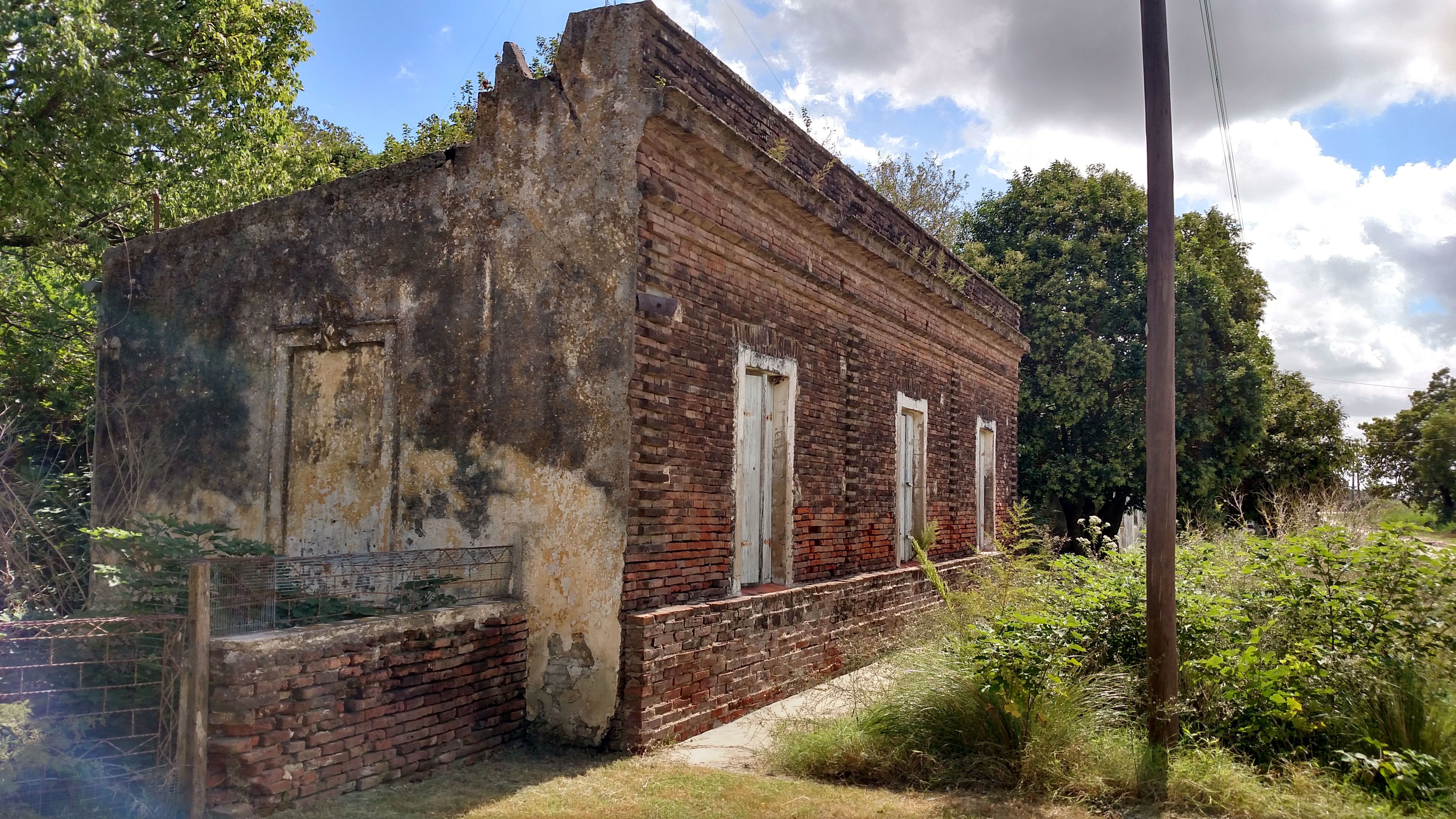 Abandoned German home in Brasilera. Source: Valerie Miller.