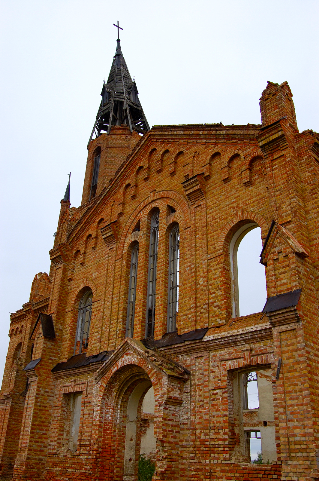 Remains of the church in Messer. Source: Steve Schreiber (2006).