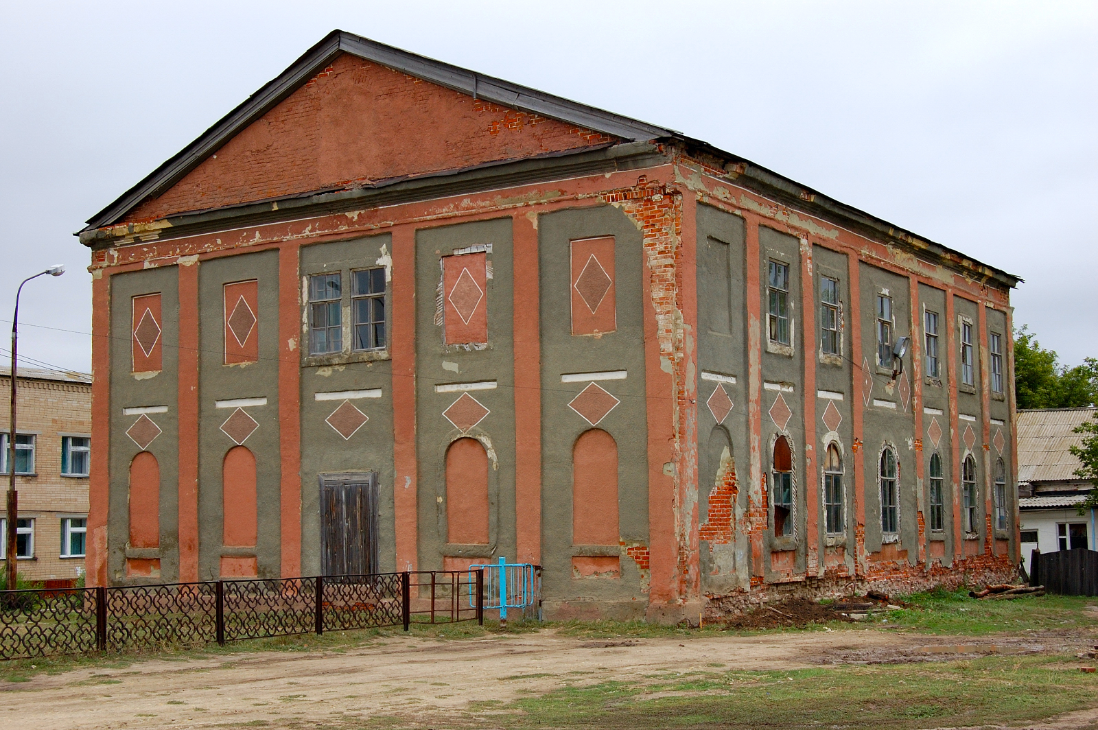 Back of the Grimm Central School. Courtesy of Steve Schreiber (2006).