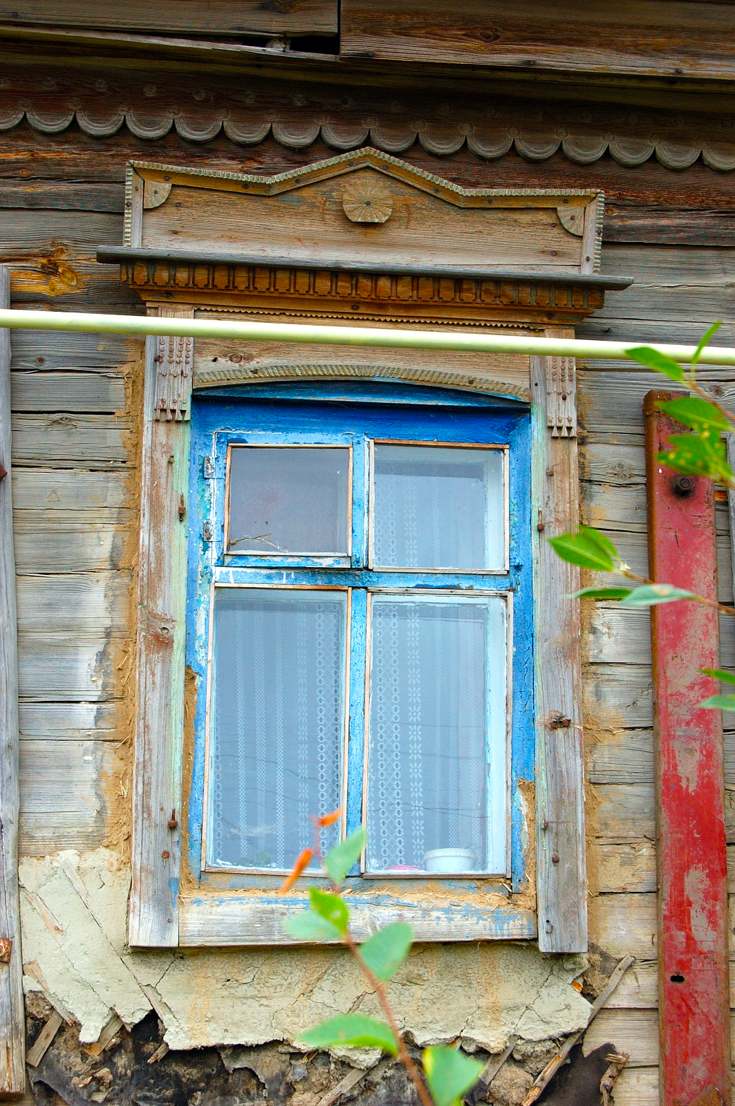 Window in Grimm. Courtesy of Steve Schreiber (2006).