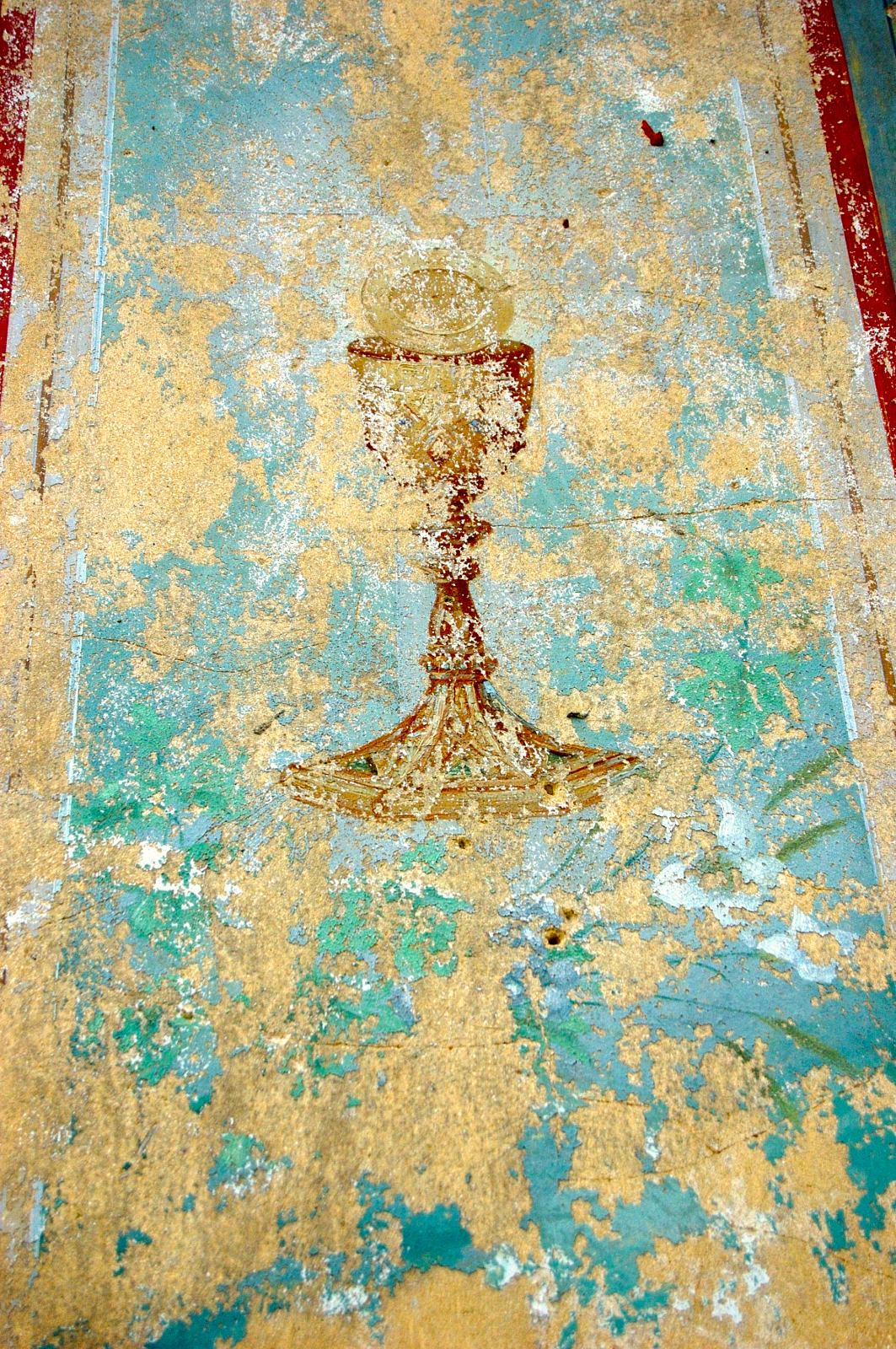 Remains of a chalice painted by Italian artists. St. Mary's Catholic Church Kamenka, Russia. Source: Steve Schreiber (2006).