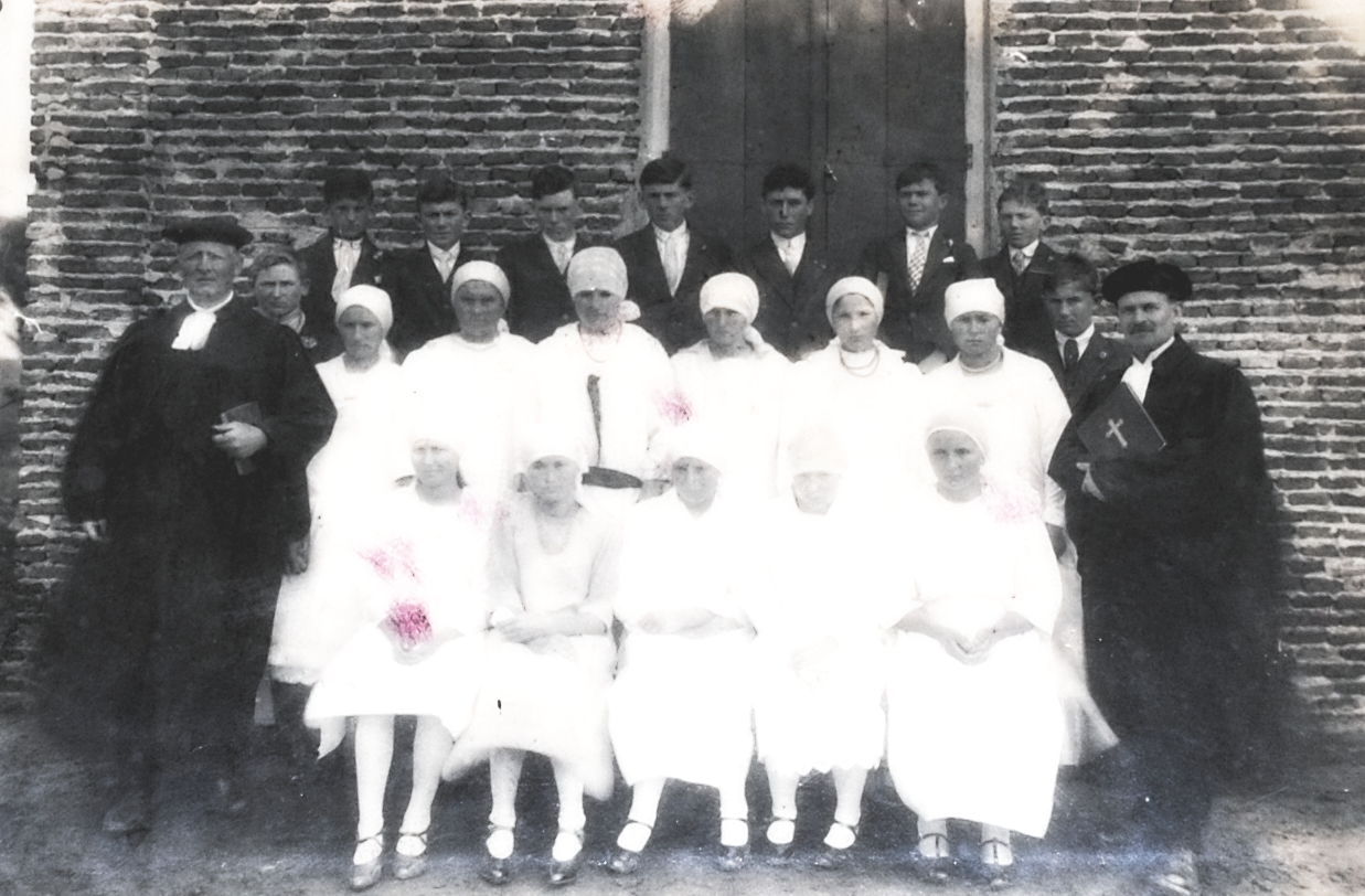 Confirmation class in the colony of Stauber 16 Oct 1937. Source: Leandro Hildt.