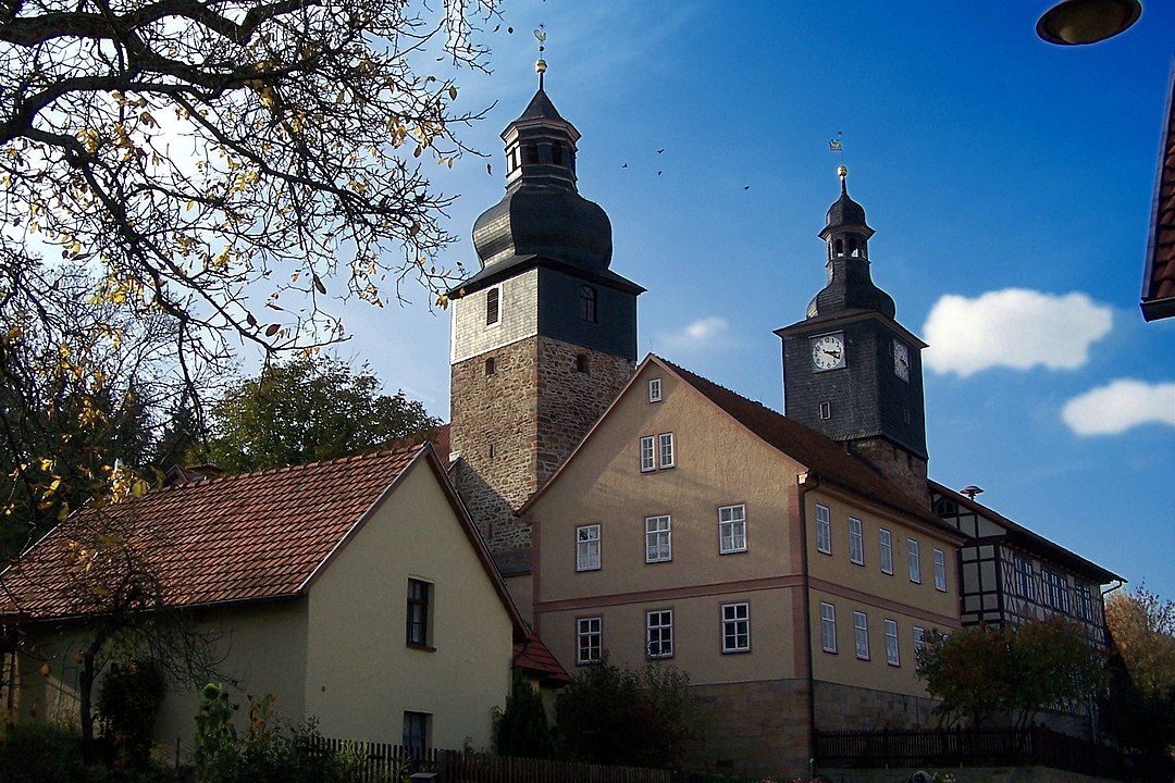Church and school with school tower in Stepfershausen