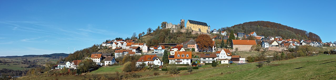 Schwarzenfels on the Hopfenberg with Schwarzenfels Castle