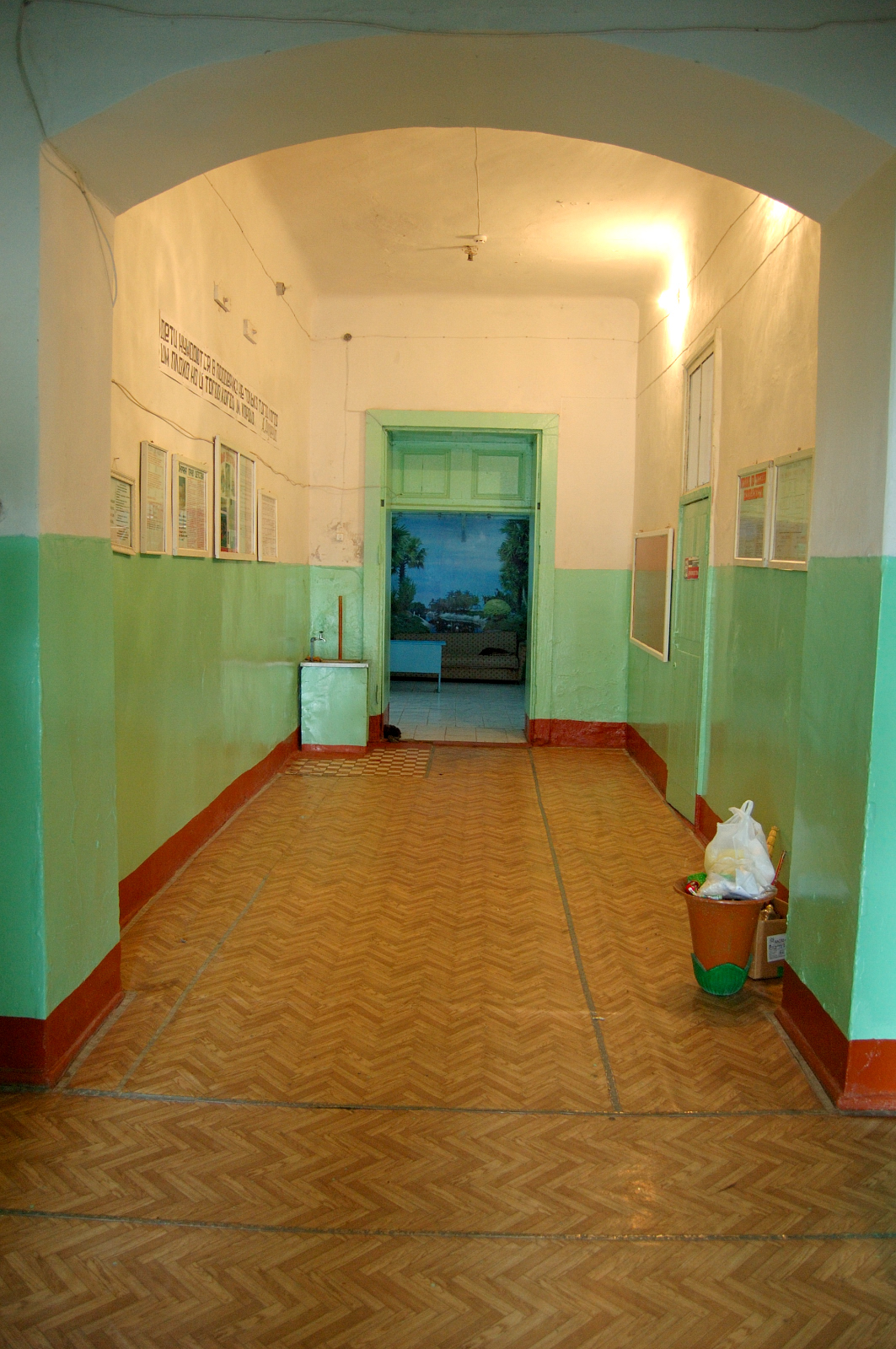 Interior of the Brunnental School in 2006. Source: Steven Schreiber.