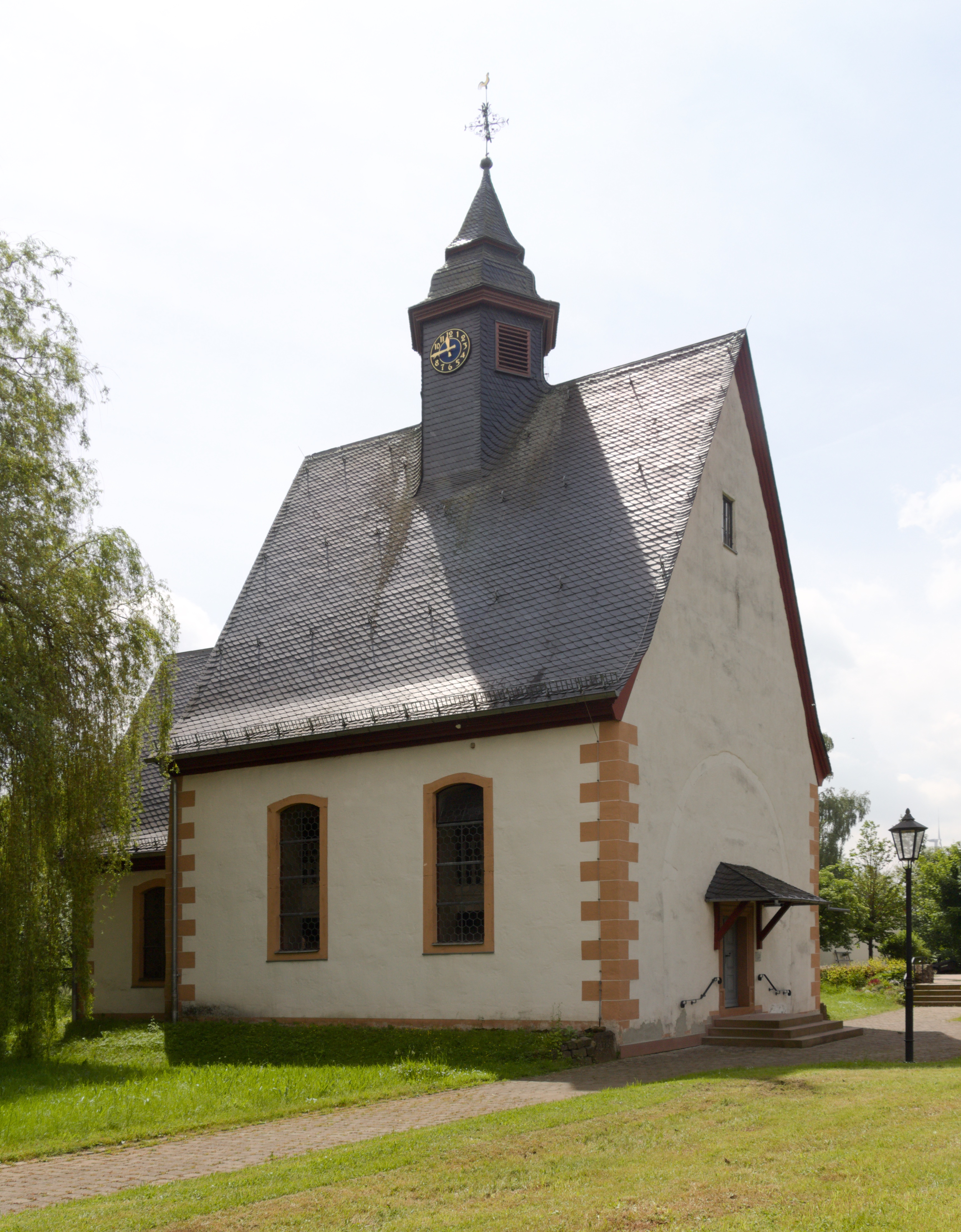 Church in Nieder-Seemen - Von UuMUfQ - Eigenes Werk, CC BY-SA 3.0, https://commons.wikimedia.org/wiki/Category:Evangelische_Kirche_(Nieder-Seemen)#/media/File:Gedern_Nieder_Seemen_Church_df.png