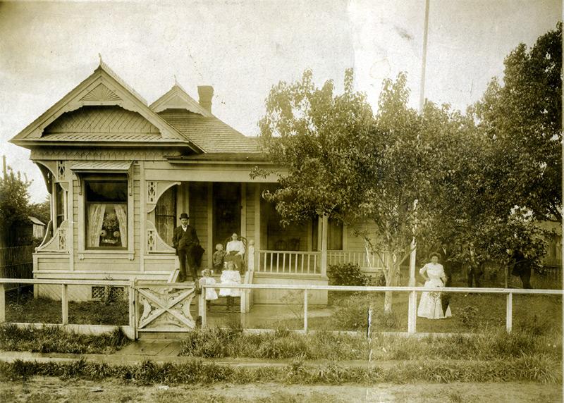Heinrich Hagelganz family is shown on the porch of this house in Portland around 1910.  Source: Steve Schreiber.