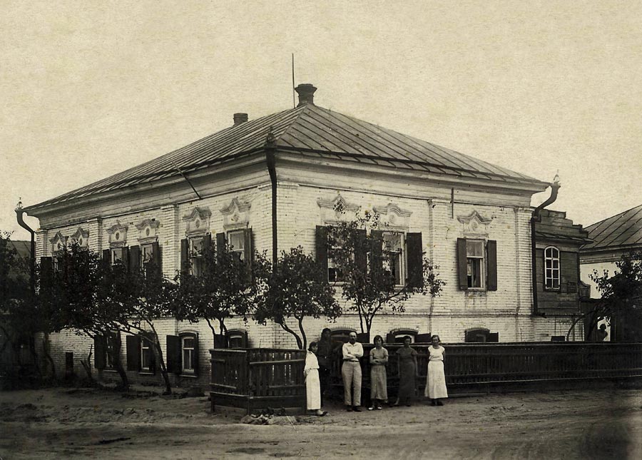 Medical Boarding School in Balzer (1935/36). Source: Rudolf Bender (Wolgadeutsche.net)