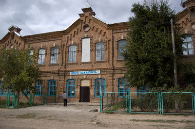 Former Volga German school in Brunnental (2006). Source: Steve Schreiber.