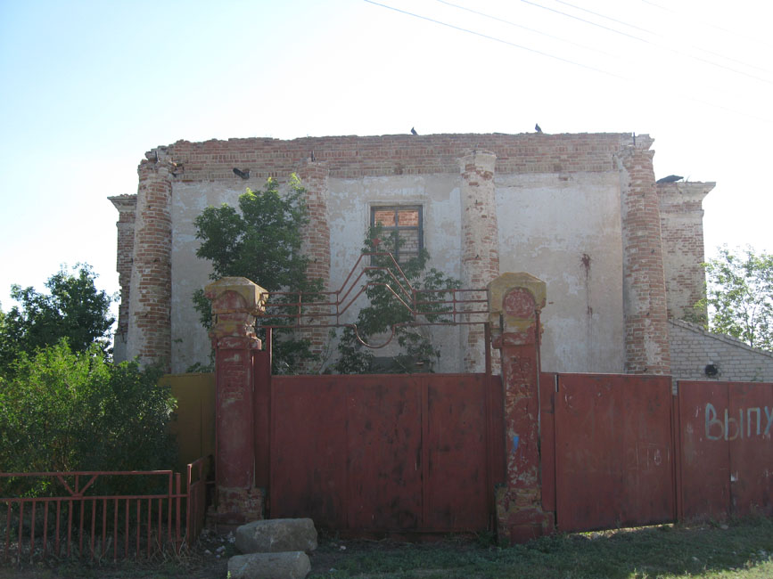 Dobrinka Lutheran Church (2008). Source: Yevgeni Diamondidi. Originally posted at wolgadeutsche.net