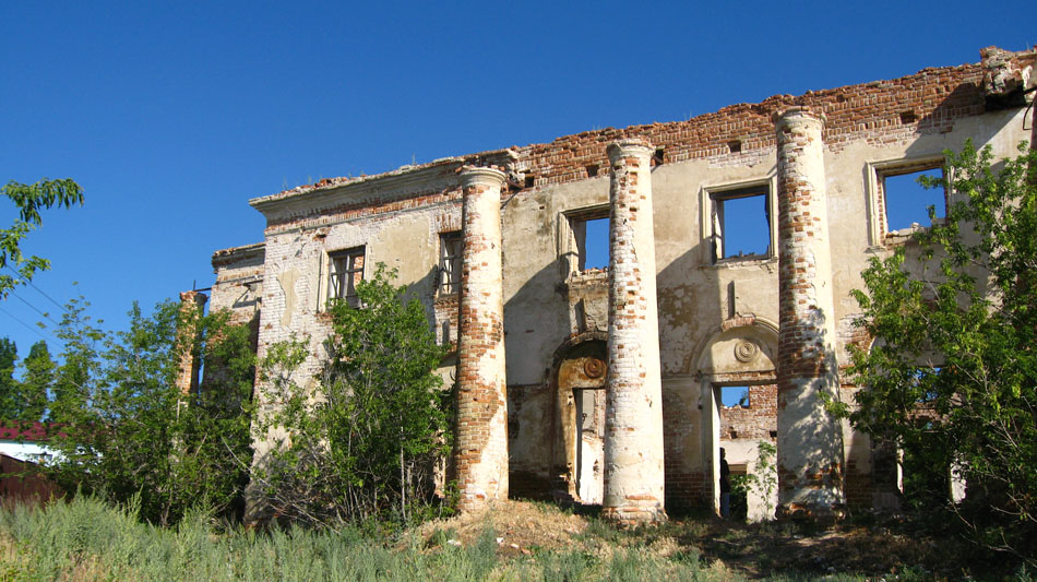 Dobrinka Lutheran Church (2008). Source: Yevgeni Diamondidi. Originally posted at wolgadeutsche.net