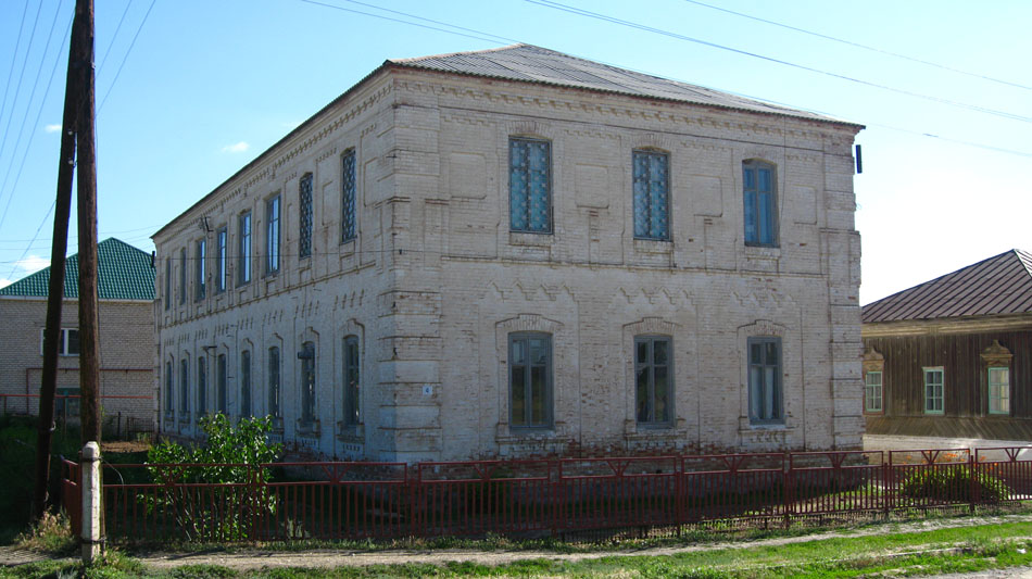 Dobrinka (2008). Old school built in 1780. Source: Yevgeni Diamondidi. Originally posted at wolgadeutsche.net