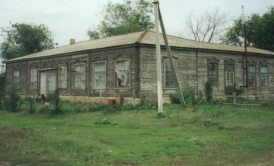 Former school in Fischer (2001). Source: Tim Weeder.