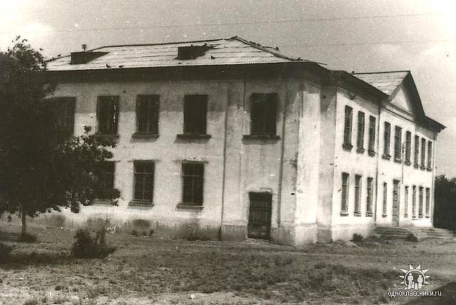 Former school in Gnadenflur. Source: Alexander Winter.